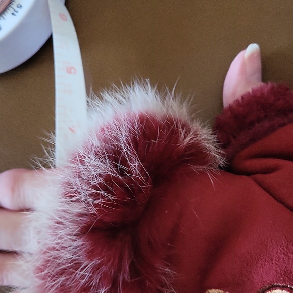 Northwest Spirit Red Mittens with Fur Trim - Picture 6 of 7